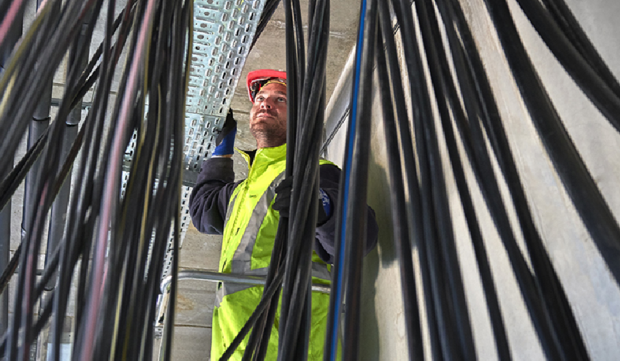 Employés De Vinci Energies En éléctricité
